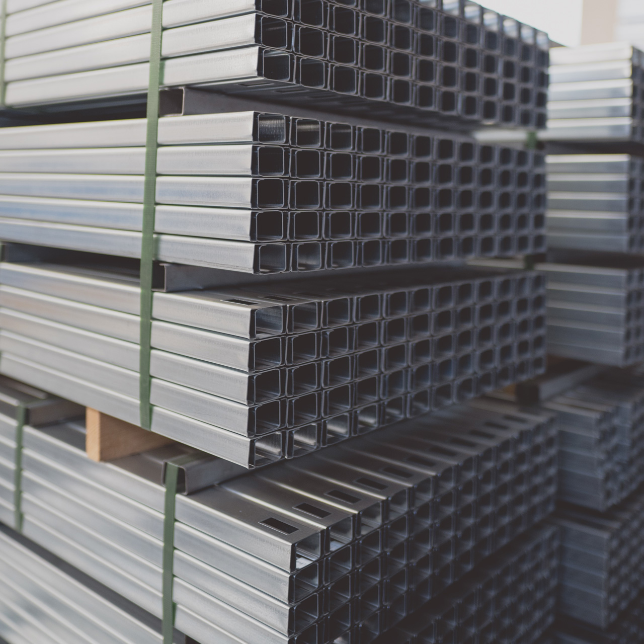 Elementy wyposażenia technicznego magazynu wyprodukowane przez WDX